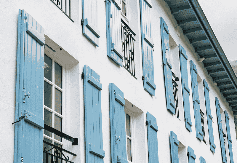Ravalement de façade d'un gîte dans le pays basque près de Saint Palais par l'entreprise Godinho